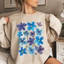 XL Sand Bold Floral Blues Pressed Flowers Nature Botanical Landscape Artwork Timeless Nature-Inspired Collection Sweatshirt