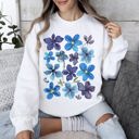 XXL White Bold Floral Blues Pressed Flowers Nature Botanical Landscape Artwork Timeless Nature-Inspired Collection Sweatshirt