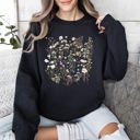  Delicate Wildflowers Forest Meadow Pressed Flowers Floral Collection Edition Sweatshirt
