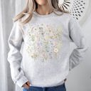XL Ash Light Gray Delicate Wildflowers Forest Meadow Pressed Flowers Floral Collection Edition Sweatshirt