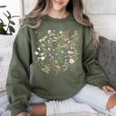 Small Military Green Delicate Wildflowers Forest Meadow Pressed Flowers Floral Collection Edition Sweatshirt
