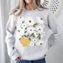 XXXL Ash Light Gray Daisies, Retro Floral Design Vintage-Inspired Floral Print Premium Cotton Blend For All Day Comfort Sweatshirt