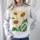 XL Ash Light Gray Boho Sunflowers Retro Floral Vintage Bohemian Garden Print Soft Cozy Comfort Sweatshirt