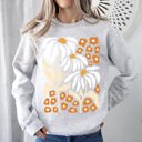 Large Ash Light Gray Boho Daisies, Boho Retro Floral Design Vintage Bohemian Blossom Pattern Sweatshirt