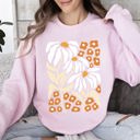 XXXL Light Pink Boho Daisies, Boho Retro Floral Design Vintage Bohemian Blossom Pattern Sweatshirt