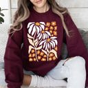XXXL Maroon Boho Daisies, Boho Retro Floral Design Vintage Bohemian Blossom Pattern Sweatshirt