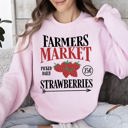 XXL Light Pink Farmers Market Fresh Strawberries Berries Farm Life Countryside Charm Sweatshirt
