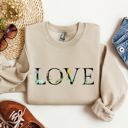 XXL Sand Love Flowers Valentine's Day Blooming Floral Design With Heart Accents And Cozy Fleece Sweatshirt