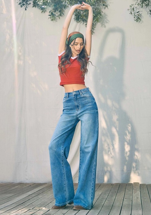Courtney High-Rise Essential Wide Leg Jeans | Women's Denim | Everyday Bottoms | Casual Medium Wash | All Seasons