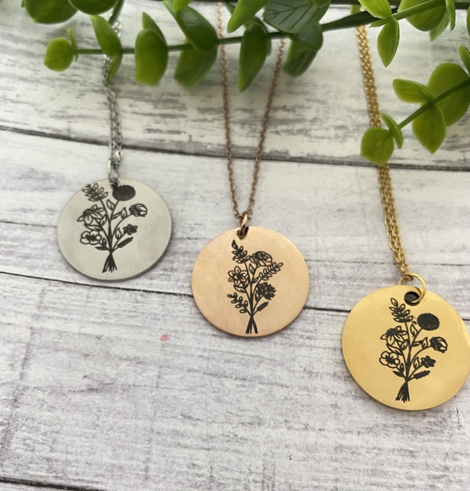 Birth flower bouquet necklace. Mother's Day Gift. Personalized. Custom Necklace.