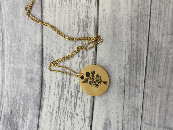 Birth flower bouquet necklace. Mother's Day Gift. Personalized. Custom Necklace.
