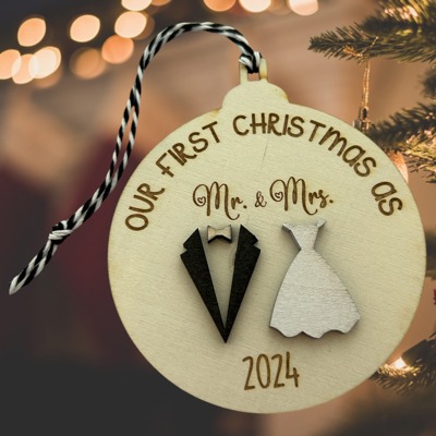 Marriage Ornament. Personalized Wedding Gift. Personalized Christmas gift. Mr. and Mrs. Ornament