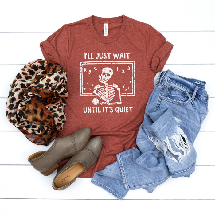 Original Artist Halloween Teacher Tee – Funny Teacher Pun Shirt with Spooky Skeleton and Ghost Design, Favorite Teacher Halloween Top