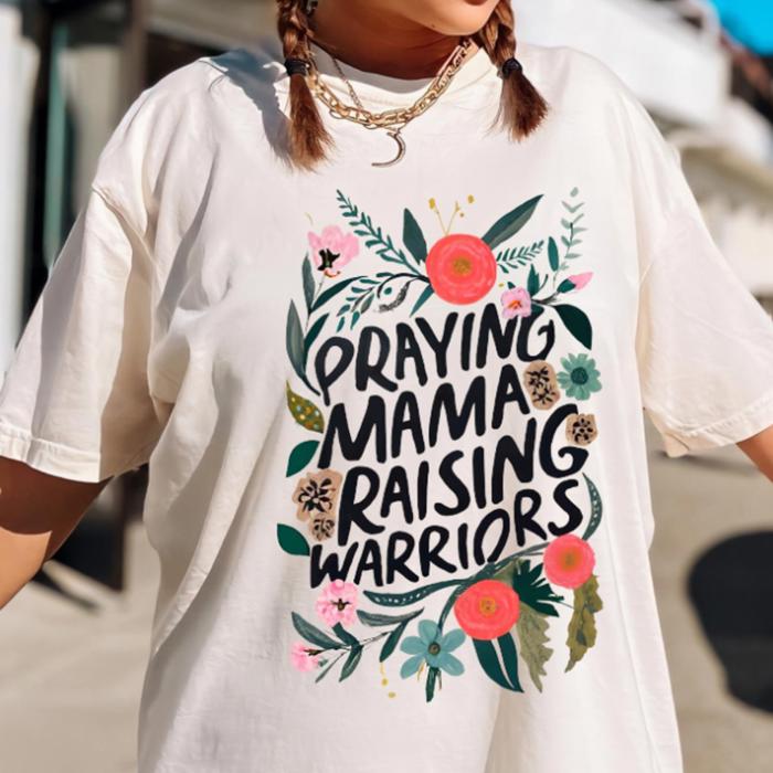 Praying Mama Raising Warriors Floral Comfort Colors Tee – Faith-Based Mom Shirt for Women, Christian Motherhood Graphic Tee Inspired by Psalm 127