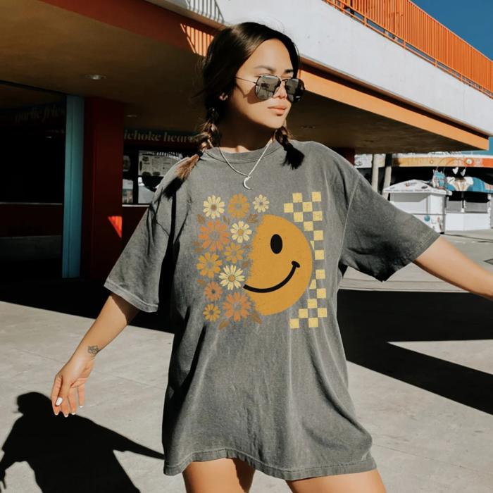 Smiley Floral Graphic Tee, Happy Flower Face Comfort Colors T-Shirt, Cheerful Aesthetic Shirt for Women