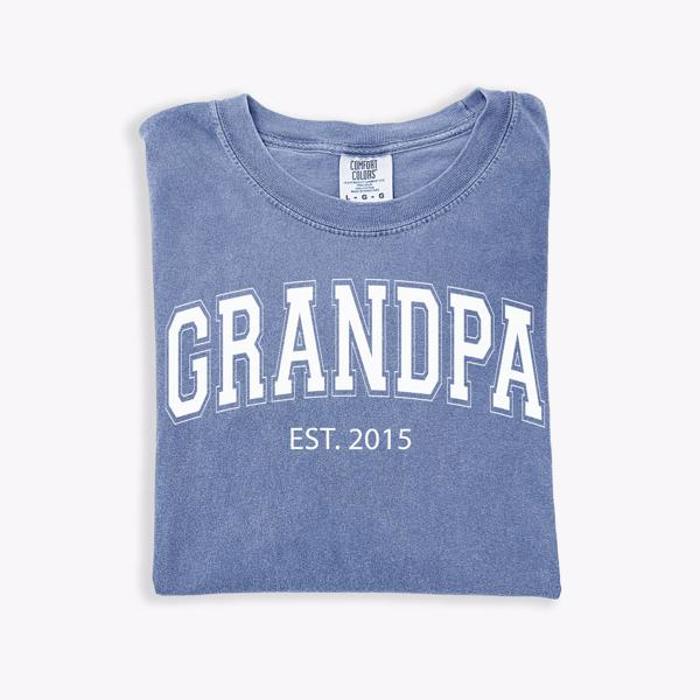Custom Dad or Grandpa Shirt Year, Comfort Colors Tee Father's Day Gift – Personalized Men's T-Shirt for New Dads, Grandpa Birthday Gift, Matching Family Shirts