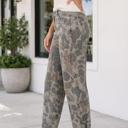  Kirstyn Patch Detail Casual Jeans