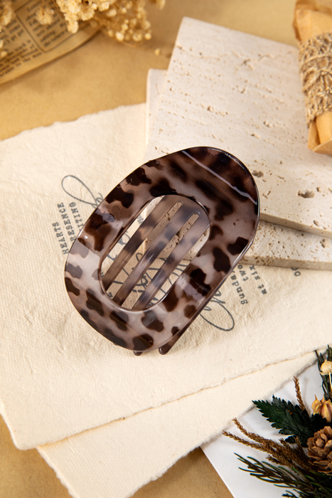 Oval Hair Claw Clip