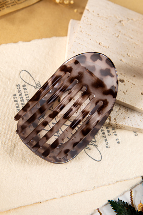 Oval Hair Claw Clip