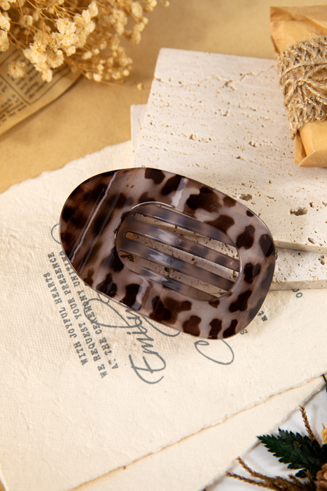Oval Hair Claw Clip