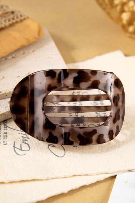 Oval Hair Claw Clip
