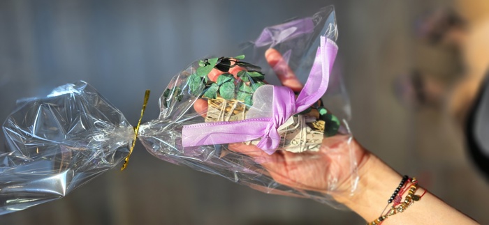 White Sage Smudge Kit w/ Sage Bundle Palo Santo Stick Selenite heart  (Spiritual Cleansing Kit Sage Kit Organic Smudge Sticks)