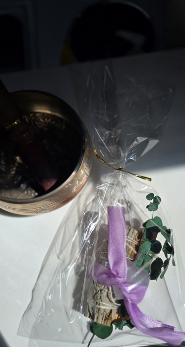 White Sage Smudge Kit w/ Sage Bundle Palo Santo Stick Selenite heart  (Spiritual Cleansing Kit Sage Kit Organic Smudge Sticks)