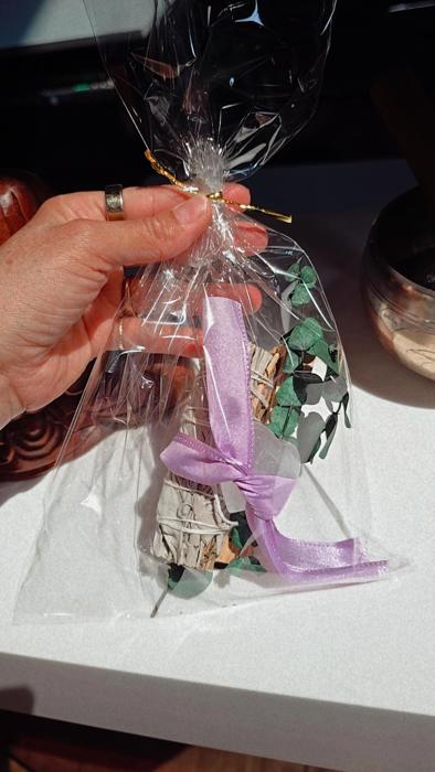 White Sage Smudge Kit w/ Sage Bundle Palo Santo Stick Selenite heart  (Spiritual Cleansing Kit Sage Kit Organic Smudge Sticks)