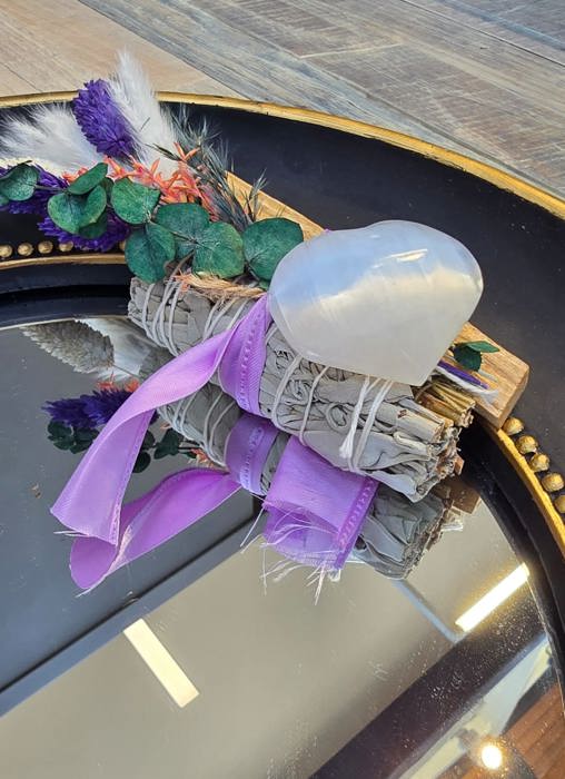 White Sage Smudge Kit w/ Sage Bundle Palo Santo Stick Selenite heart  (Spiritual Cleansing Kit Sage Kit Organic Smudge Sticks)